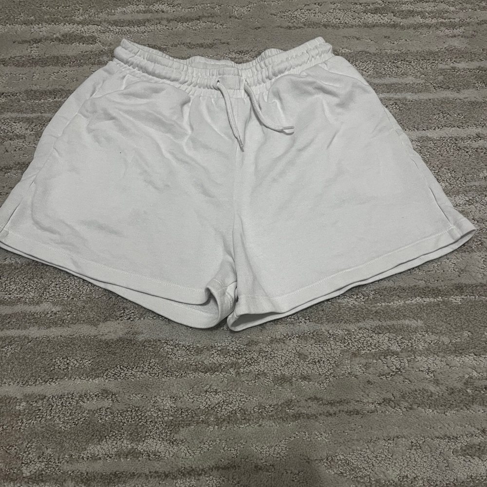 Divided white sweatshorts